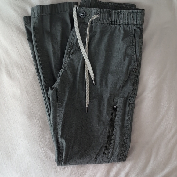 Vuori Women's Ripstop Pants - Picture 2 of 3